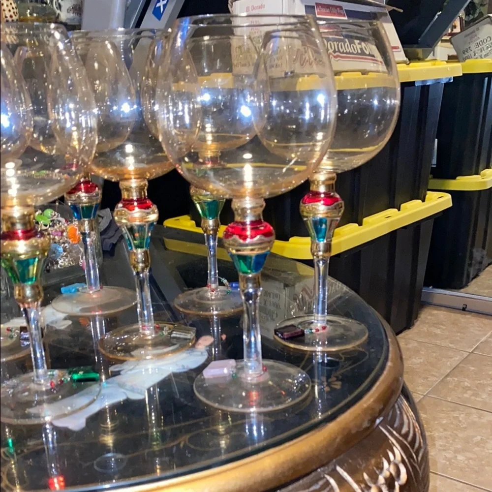 Z Gallery set of 8 Majestic Elegant Wine Glass with Colorful Stems w/wine charms - Picture 5 of 6